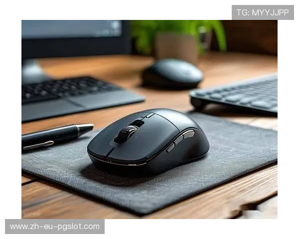 2025年适合手小玩家使用的游戏鼠标推荐排行榜 2025年适合手小玩家使用的游戏鼠标推荐排行榜